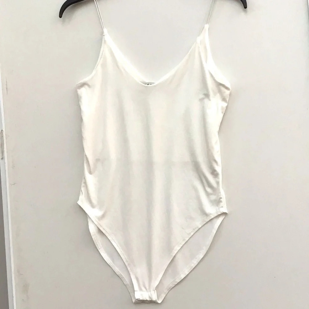 Gaze solid and bright white body suit one piece. Size Medium.  C190​​​​​​